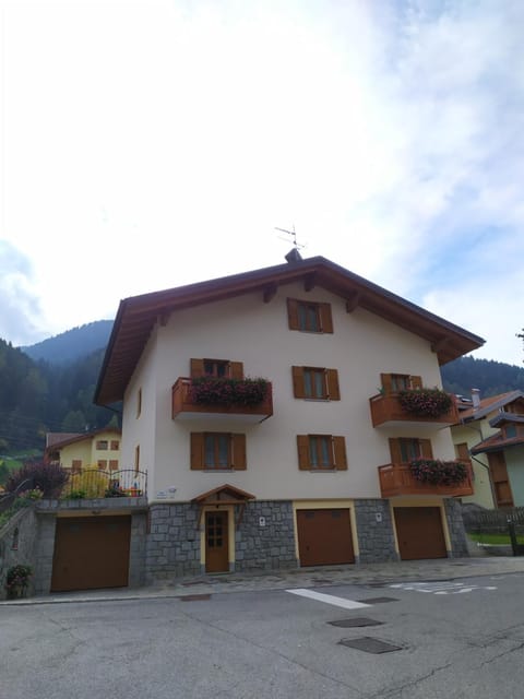 Appartamenti Meoti Apartment in Pellizzano