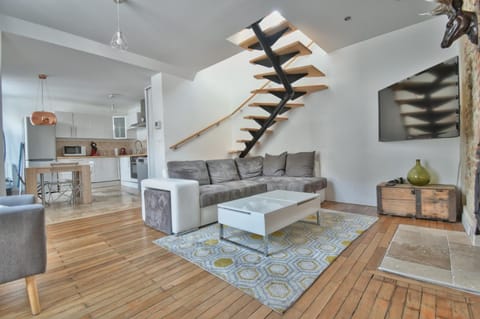 Kitchen or kitchenette, Living room, Seating area