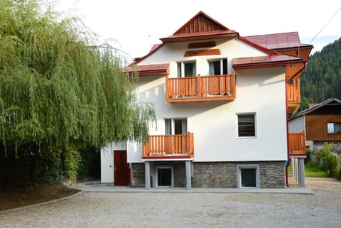Property building, Facade/entrance