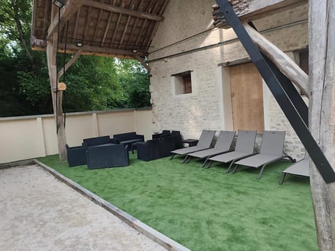 Le Bacchus House in Chablis