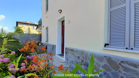 Patio, Facade/entrance, Garden
