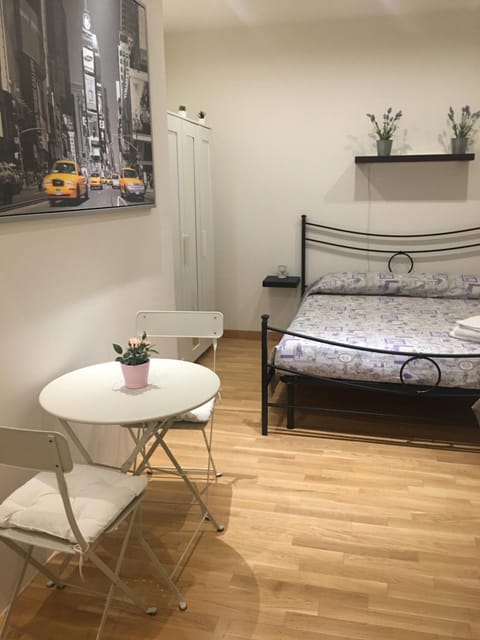 Photo of the whole room, Bedroom