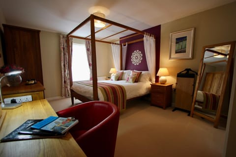 Bed, Photo of the whole room, Decorative detail