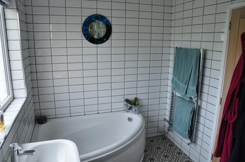 Bathroom, Bath, towels