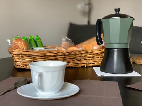 Coffee/tea facilities, Food and drinks, Breakfast