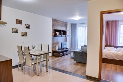 Bed, TV and multimedia, Living room, Photo of the whole room, Seating area, Dining area, Bedroom