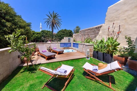 Garden, Hot Tub