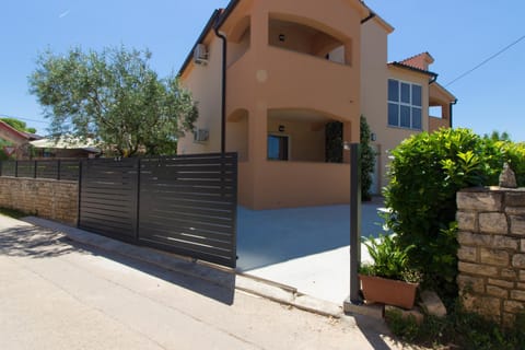 Charming villa Petroro with pool, 900m from the beach Villa in Fažana