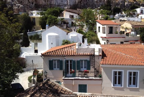 In the shadow of Acropolis Apartment in Plaka