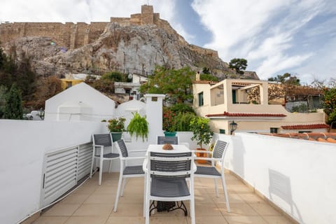 In the shadow of Acropolis Apartment in Plaka