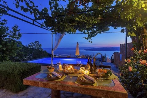 Patio, Night, Natural landscape, Food and drinks, Food, Sea view, Drinks