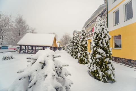Restaurant/places to eat, Winter, Swimming pool, Breakfast
