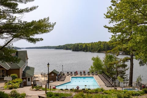 Restaurant/places to eat, Lake view, Swimming pool