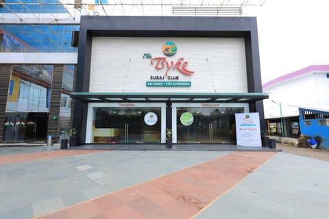 Property building, Facade/entrance, City view