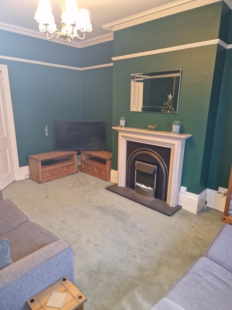 Hereford - Falcon House - Spacious 5 Bedroom House With Games Room - Sleeps 14 Guests - Great Property For Family & Friends Gathering Together - Hosted by RENTMYHOUSE Apartment in Hereford