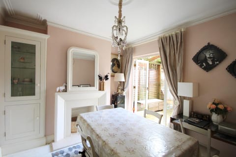 Photo of the whole room, Dining area