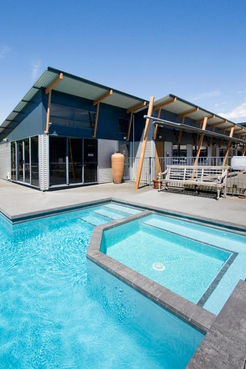 Day, Swimming pool