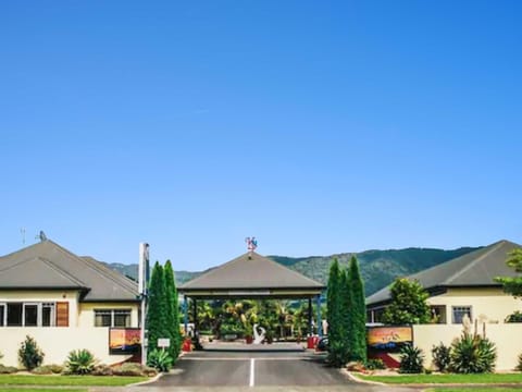 Property building, Day, Natural landscape