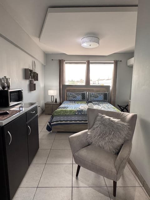 Bed, Kitchen or kitchenette, Bedroom