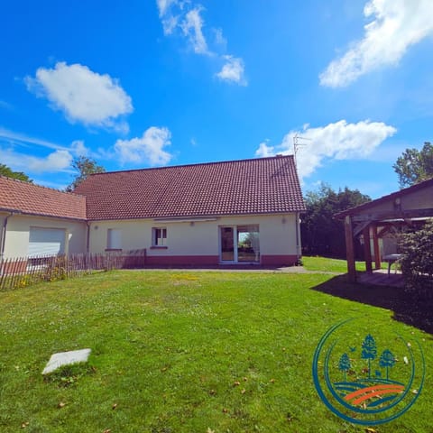 Property building, Day, Natural landscape, Garden, Garden view