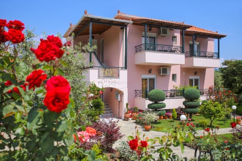 Property building, Garden, Balcony/Terrace, Garden view