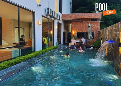 Swimming pool