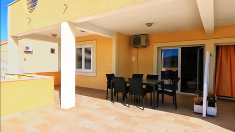 G.Baković Apartment in Tisno