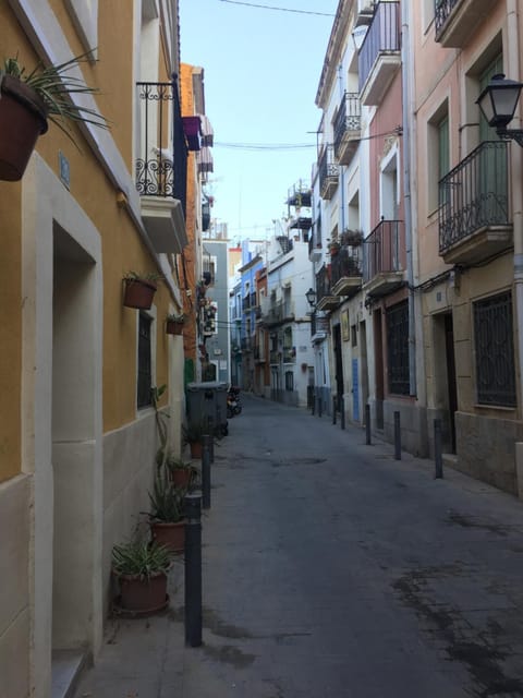 Property building, Neighbourhood