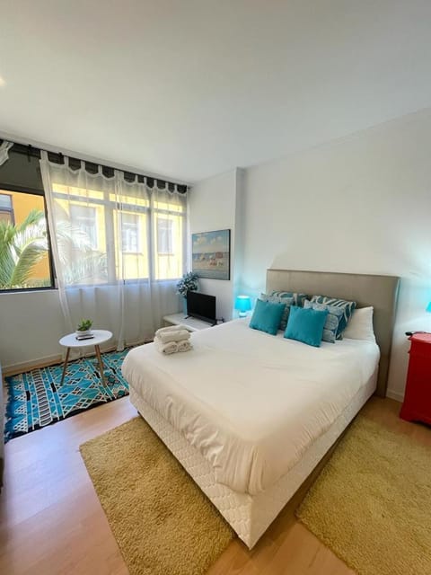 Property building, Bed, Bedroom