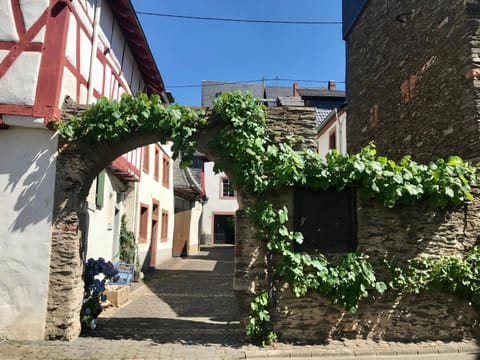 Property building, Patio, Facade/entrance