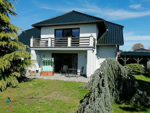 Property building, Garden, Garden view