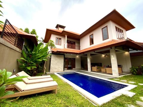 Property building, Garden view, Pool view, Swimming pool, sunbed