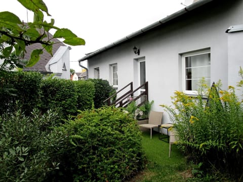 Property building, Patio, Facade/entrance