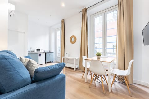TV and multimedia, Living room, Dining area, air conditioner