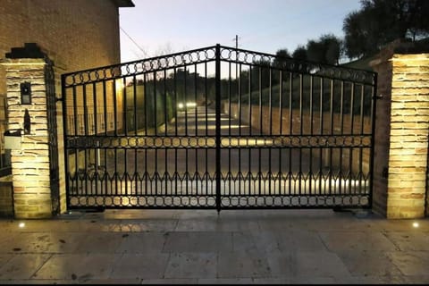 “Il Nespolino” Tuscan Country House Apartment in Siena