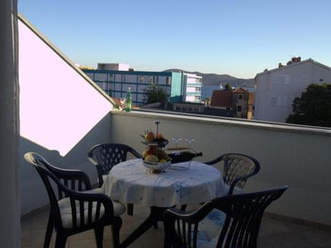 Studio Apartmani Bijeli Delfin Apartment in Biograd na Moru