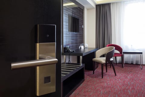 Coffee/tea facilities, minibar, towels