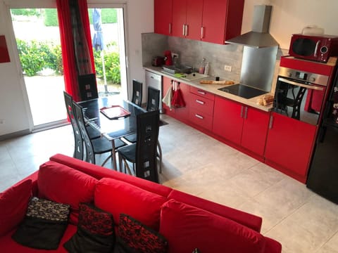 Jolie petite maison en Ardèche du sud House in Berrias-et-Casteljau