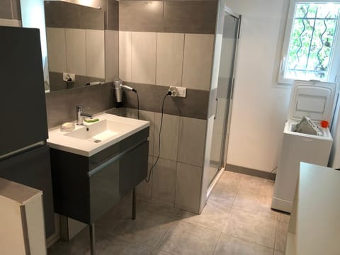 Jolie petite maison en Ardèche du sud House in Berrias-et-Casteljau