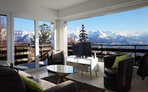 Day, Natural landscape, Winter, View (from property/room), Balcony/Terrace, Living room, Seating area, Mountain view