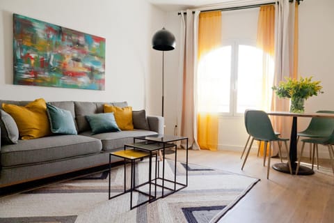 Living room, Decorative detail, Seating area, Dining area