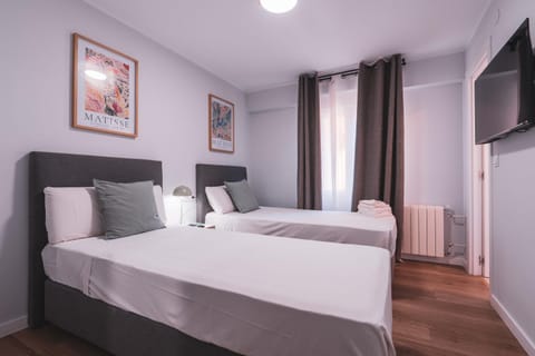 Bed, TV and multimedia, heating
