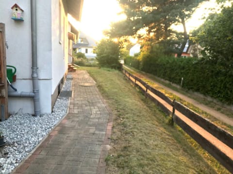Neighbourhood, Garden