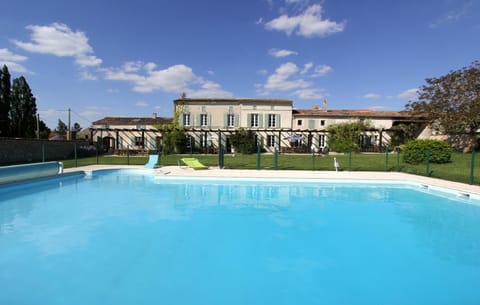 Property building, Garden, Swimming pool
