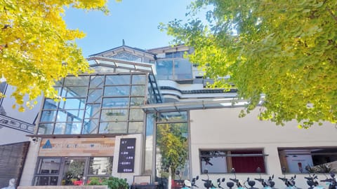 Property building, Day