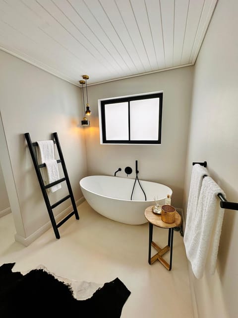 Bathroom, Bath, towels