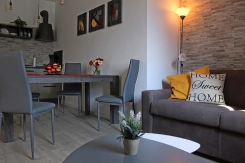 Living room, Dining area