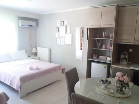 Photo of the whole room, Bedroom, air conditioner