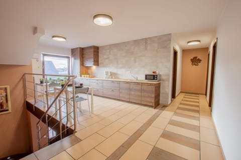 Kitchen or kitchenette, Lobby or reception