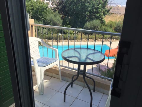 Property building, Balcony/Terrace, Pool view